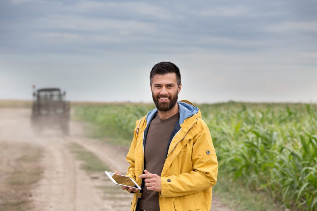 agriculteur-champ-domotique